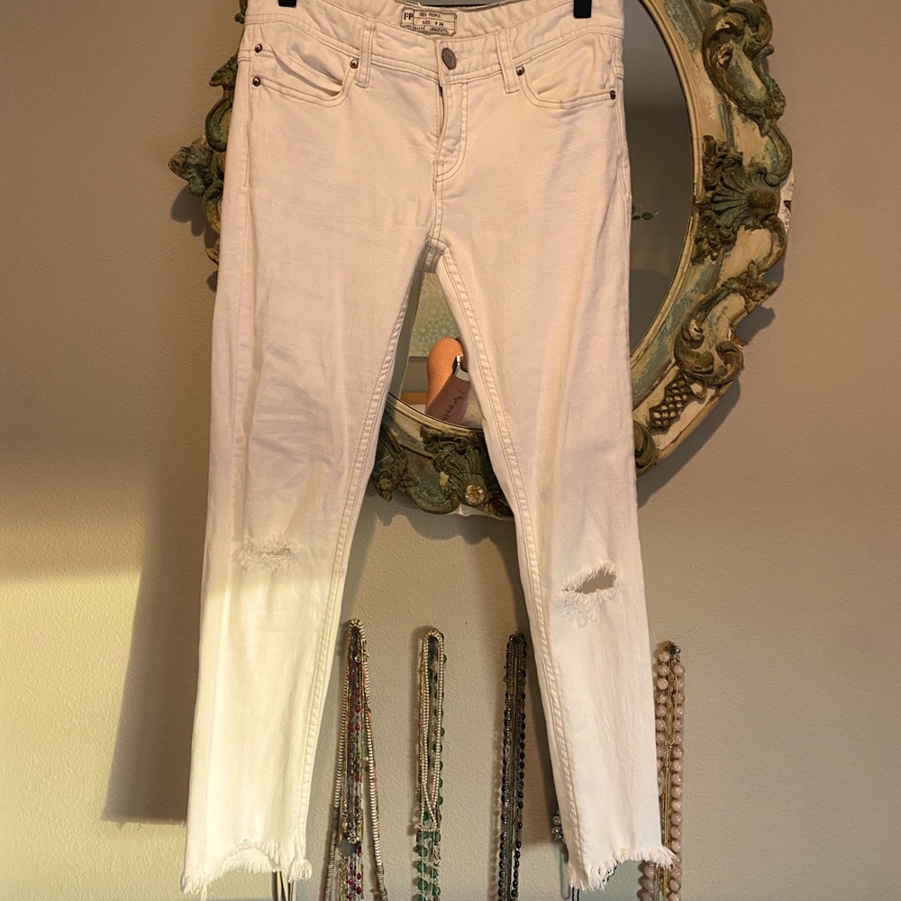 EUC White Free People low waisted, ankle,  skinny jeans size 26